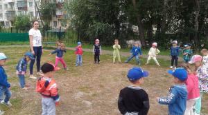 Спортивные развлечения, дворовые игры, танцевальные флешмобы для детей организовали  студенты ИПиП