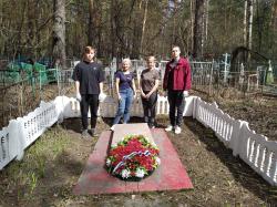 Студенты Университета Шукшина привели в порядок Братские могилы воинов, умерших в госпиталях г. Бийска