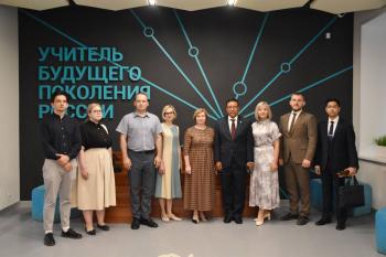 В минувшую субботу Алтайский государственный педагогический университет с рабочим визитом посетил Чрезвычайный и Полномочный Посол Республики Союз Мьянма в России господин Тит Линн Оун.