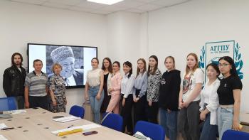 Литературно-музыкальная композиция, посвященная 100-летию со дня рождения Народного поэта Дагестана Расула Гамзатова
