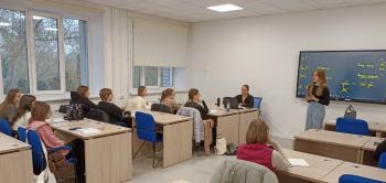 18 октября 2024 года студенты Университета Шукшина приняли участие в государственной программе Алтайского края «Противодействие экстремизму и идеологии терроризма в Алтайском крае на 2024-2030 годы»