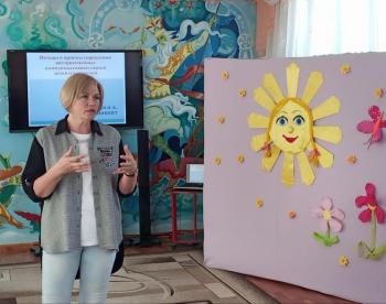 В рамках методического сопровождения социальных учреждений г. Бийска 15.06.2023 года был организован  и проведен обучающей семинар для специалистов КРЦ для несовершеннолетних «Надежда» по теме «Методы и приемы укрепления внутрисемейных коммуникативных связей детей и родителей»