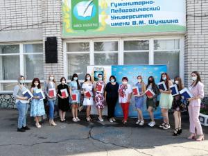 Торжественное вручение дипломов в институте естественных наук и профессионального образования